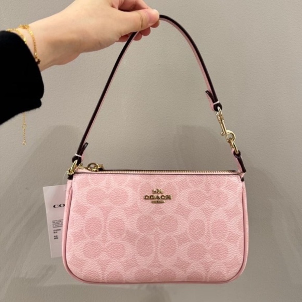 Nolita 19 In Signature Canvas - Picture 4 of 8